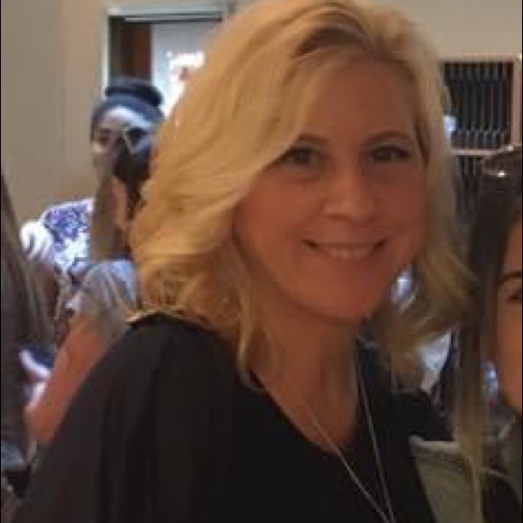 Meet your Posher, Kimberly💋Posh Ambassador💋 - Picture 2 of 2